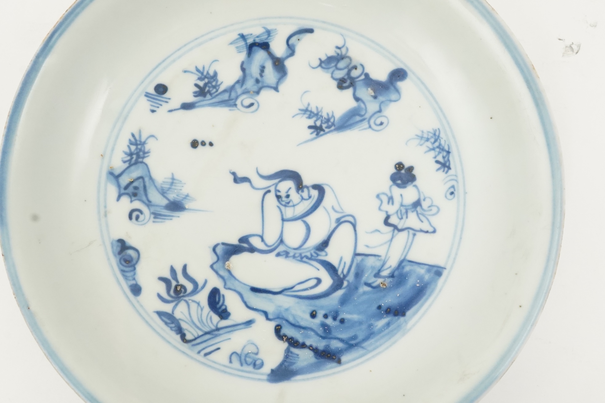 A Chinese Ming blue and white saucer dish, 16th century